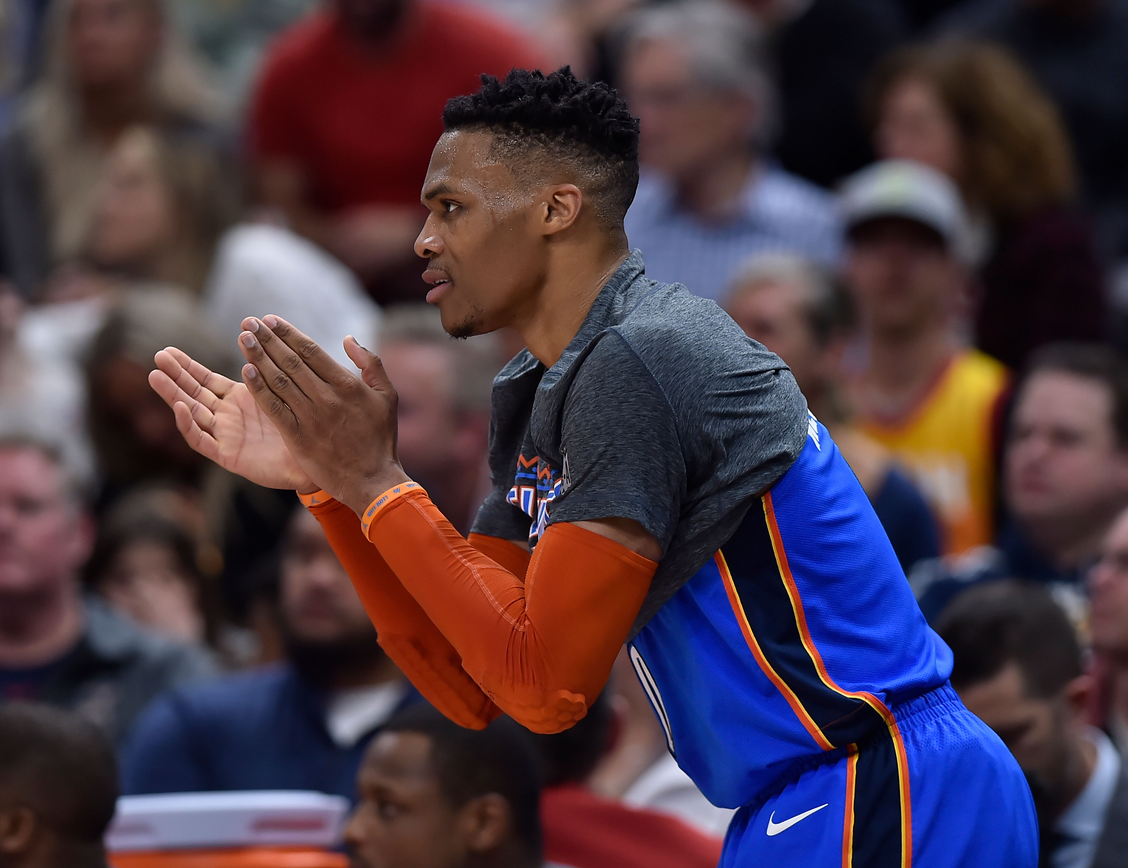 与此同时 与此同时