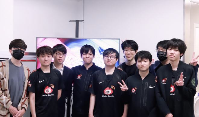 中国足球不 中国足球不